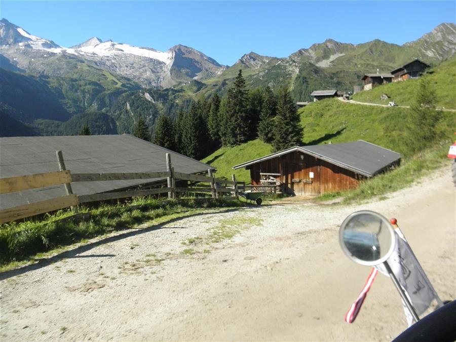 Blick zum Gletscher 16 Km zum Ziel Blick zum Gletscher 16 Km zum Ziel