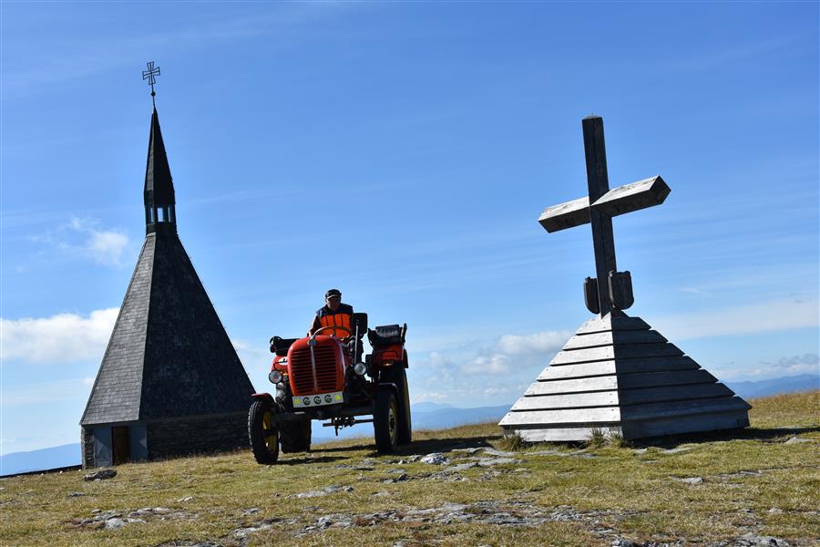 Ziel Kapelle und Gipfelkreuz 1743m Ziel Kapelle und Gipfelkreuz 1743m