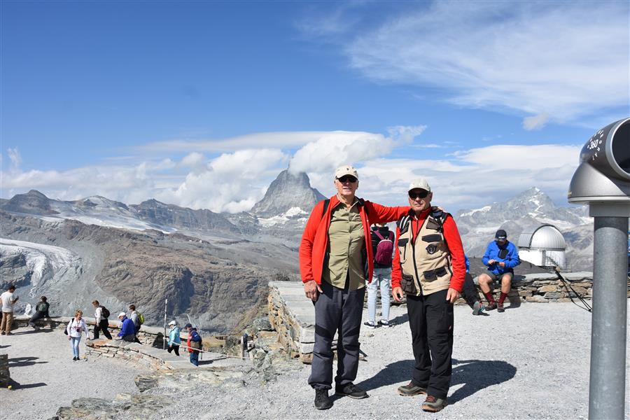 Mein Soldatenfreund und ich auf der Aussichtsplattform, unsere Freundschaft besteht nun schon seit 55 Jahren Mein Soldatenfreund und ich auf der Aussichtsplattform, unsere Freundschaft besteht nun schon seit 55 Jahren