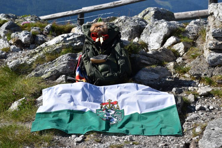 Rucksack und Steiermark Fahne immer dabei